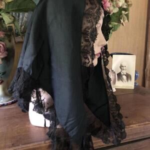 Antique Vintage 1800’s Black Gothic Lace Mourning Mantilla Scarf Veil